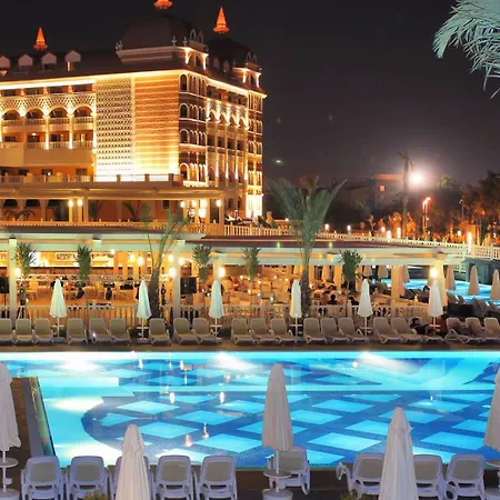 Üdülőközpont Royal Alhambra Palace 5*